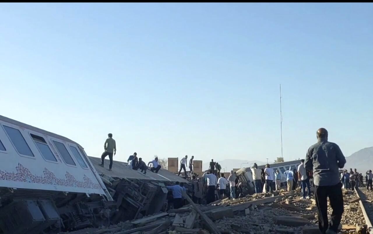 قطار مسافربری تهران کرمان از ریل خارج شد