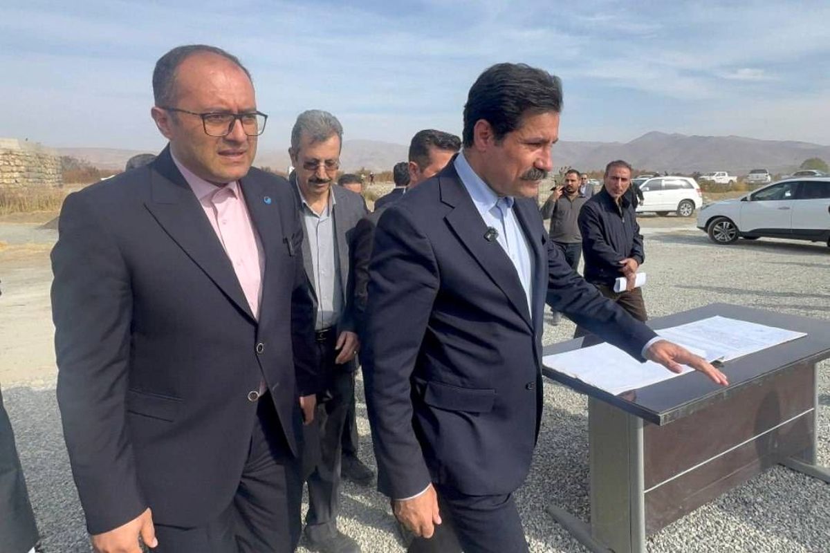  بررسی روند عملیات اجرایی پروژه تصفیه‌خانه فاضلاب اشنویه با حضور معاون رئیس جمهور