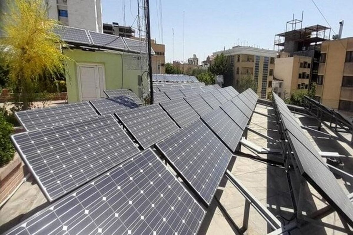 سازوکار تامین ۲۰ درصد برق مصرفی ادارات از طریق پنلهای خورشیدی اعلام شد