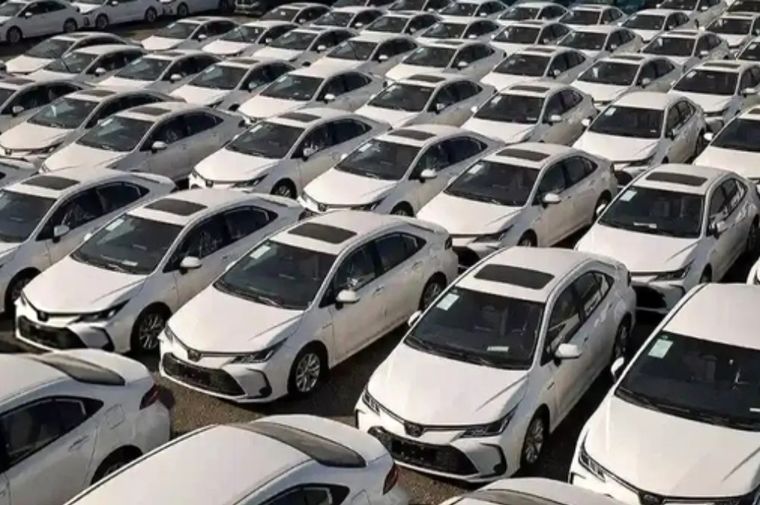 محدودیت واردات خودرو‌های بالای ۲۵۰۰ سی‌سی رفع شد