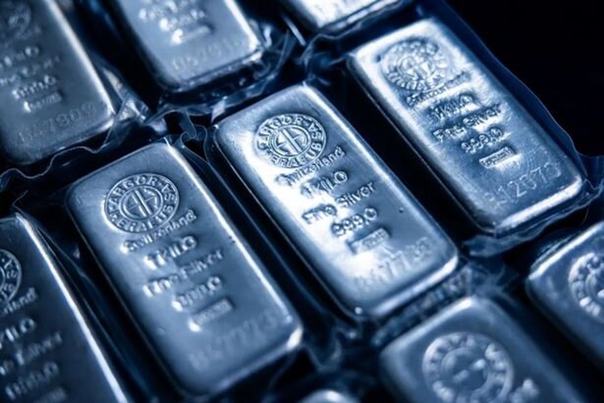 قیمت جهانی نقره به رقم قابل توجه ۵۱ دلار رسید