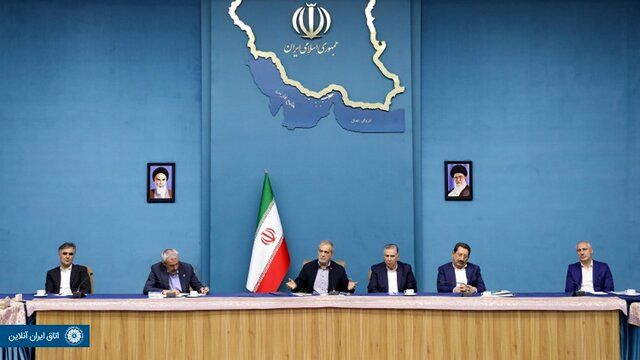 رئیس جمهور از تخصیص ارز بر اساس رابطه‌بازی و رانت شدید انتقاد کرد