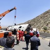 واژگونی اتوبوس در استان فارس، جان ۲۱ مسافر را گرفت