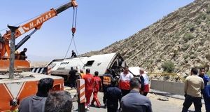 واژگونی اتوبوس در استان فارس، جان ۲۱ مسافر را گرفت
