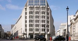 اجرای حکم مصادره ساختمان قدیمی و ارزشمند صندوق بازنشستگی کارکنان صنعت نفت ایران در انگلیس به تعویق افتاد