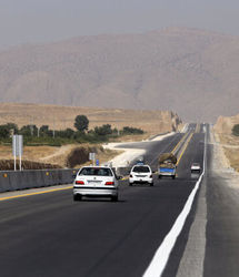 اجرای ۵۶۰۰ کیلومتر آسفالت‌ریزی راه‌های کشور در سال جاری