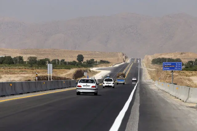 اجرای ۵۶۰۰ کیلومتر آسفالت‌ریزی راه‌های کشور در سال جاری