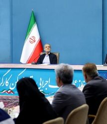 رئیس جمهور: دولت هر کاری که از دستش بربیاید برای ساخت سریع مساکن کارگری انجام می‌دهد