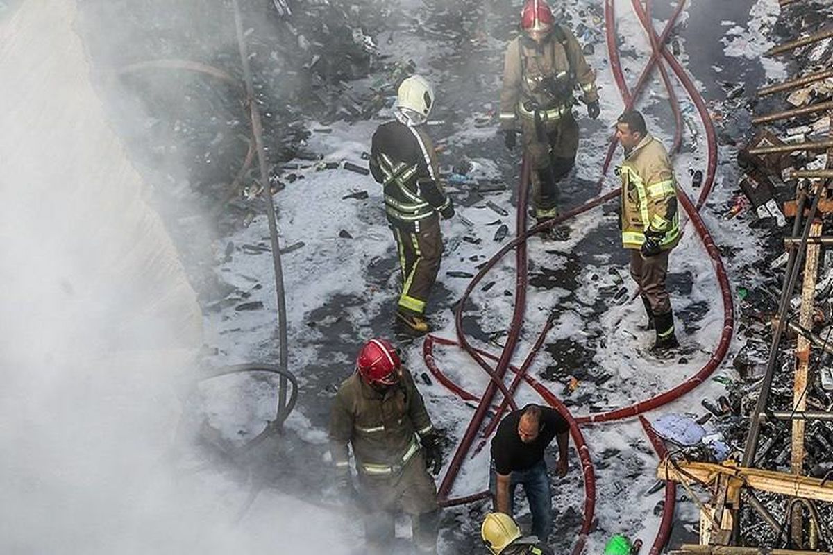 ۴ تن در حادثه آتش سوزی کارگاه مبل سازی جان باختند