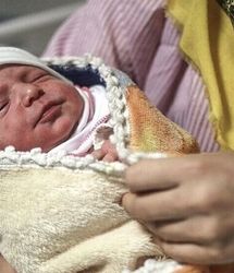 کارت امید مادر ماهانه ۲ میلیون تومان شارژ می‌شود