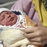 کارت امید مادر ماهانه ۲ میلیون تومان شارژ می‌شود