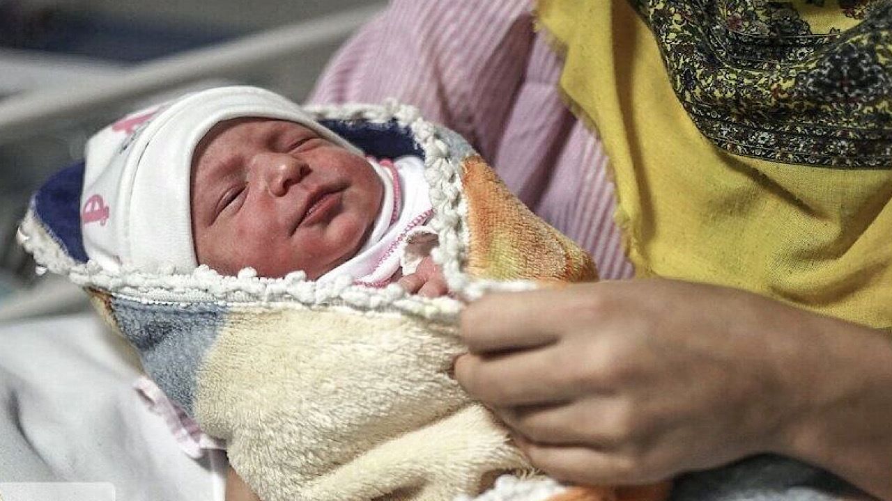 کارت امید مادر ماهانه ۲ میلیون تومان شارژ می‌شود