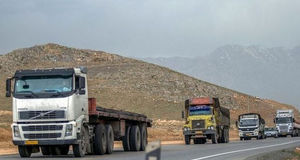 ممنوعیت تردد کامیون و اتوبوس در خط سرعت آزادراه و بزرگراه‌ها