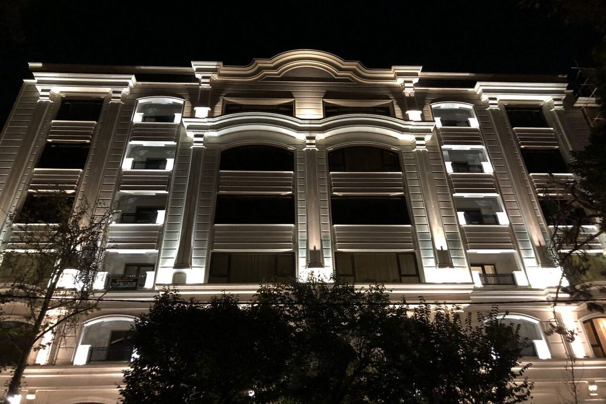 نورپردازی در نمای ساختمان های مسکونی به‌جز طبقه همکف و ورودی ساختمان ممنوع است