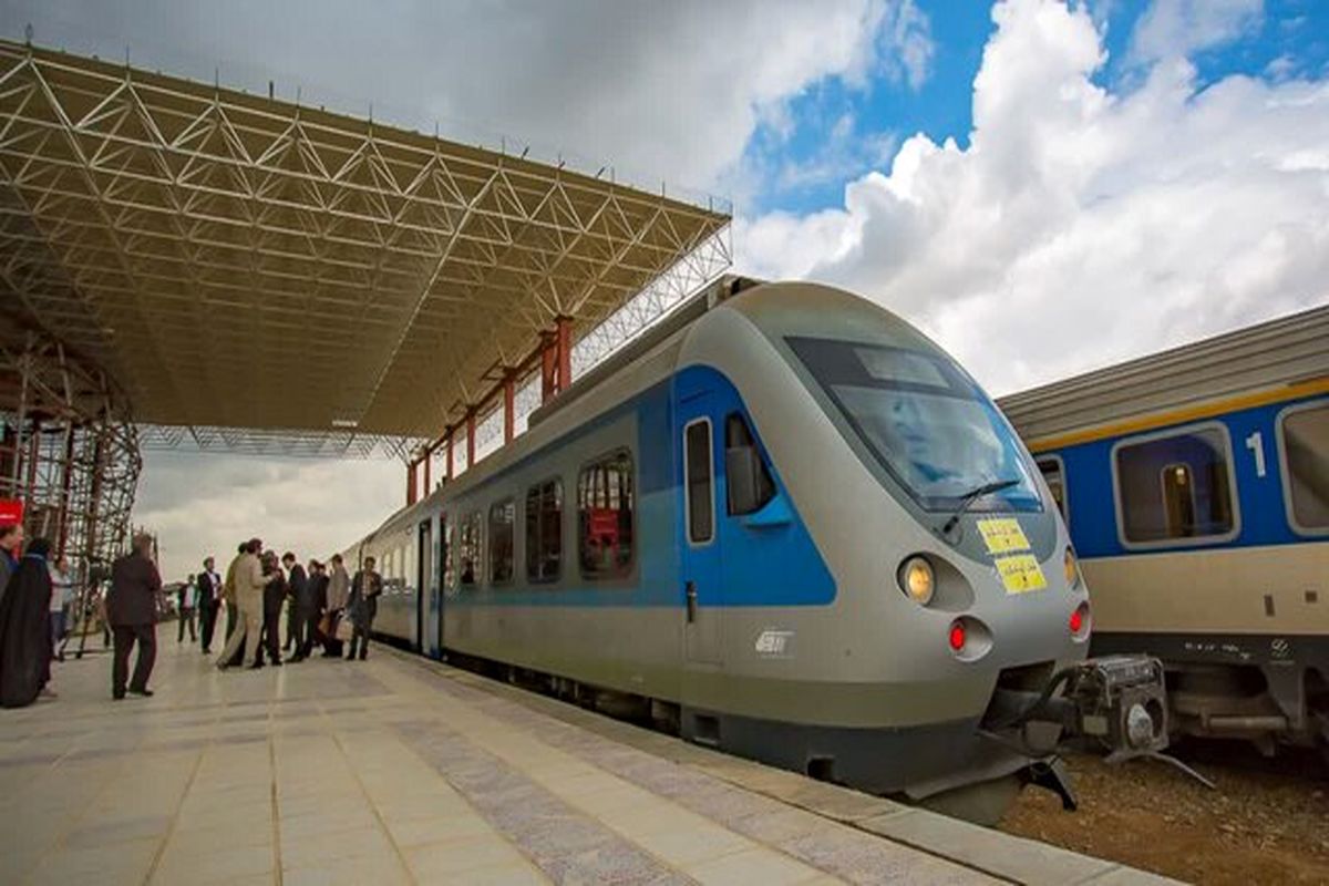 افزایش قطارهای ۴ ستاره و اصلاح ساعت حرکت قطار همدان - مشهد