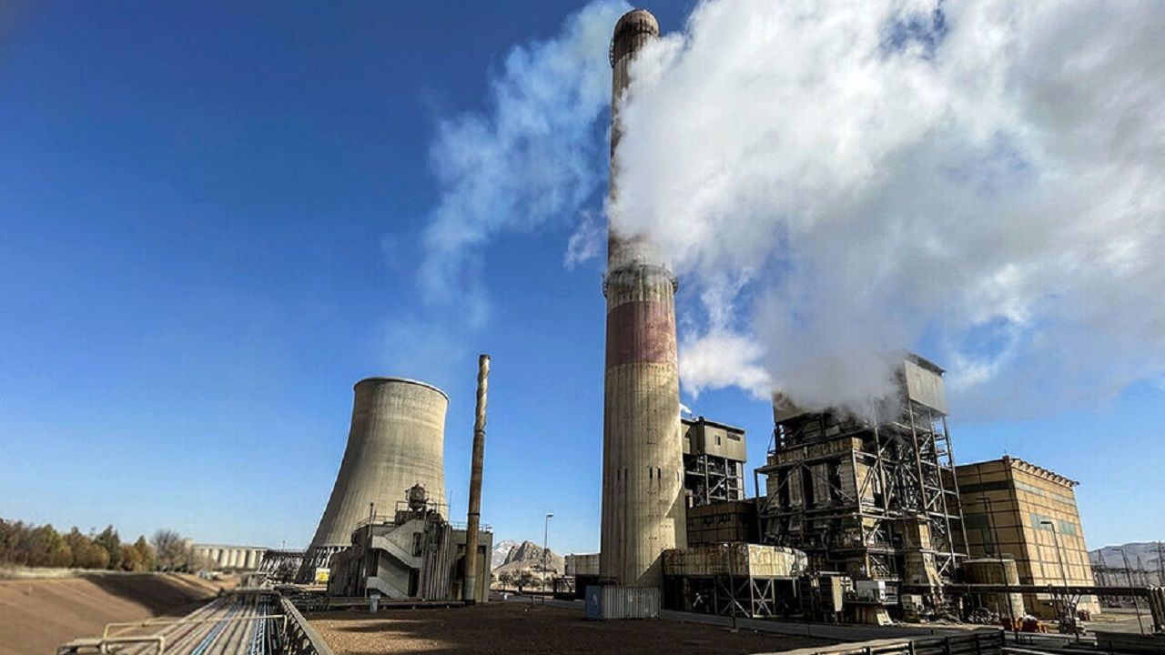 ذخیره سازی ۱۰۰ درصدی سوخت نیروگاه‌های ارومیه و خوی