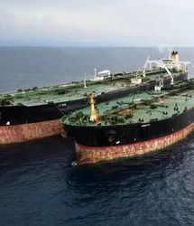 اندونزی، ابرنفتکش ایرانی را به حراج گذاشت