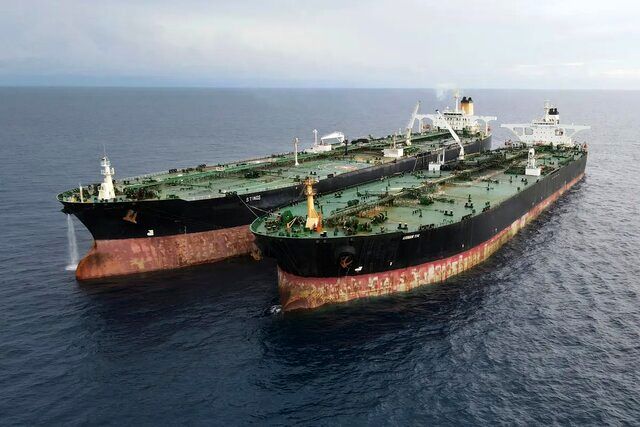 اندونزی، ابرنفتکش ایرانی را به حراج گذاشت