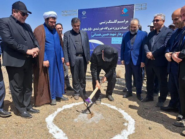 کلنگ زنی دو نیروگاه خورشیدی ۲۵۰ و ۵۵۰ مگاواتی در ساوه