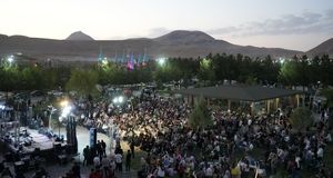 آغاز هشتمین جشنواره انگور اورمیه با استقبال پرشور مردم