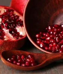 تهرانی‌ها نگران کمبود انار و آجیل شب یلدا نباشند