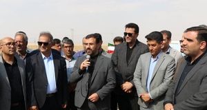 کلنگ زنی تولید هزار مگاوات برق خورشیدی در استان فارس 