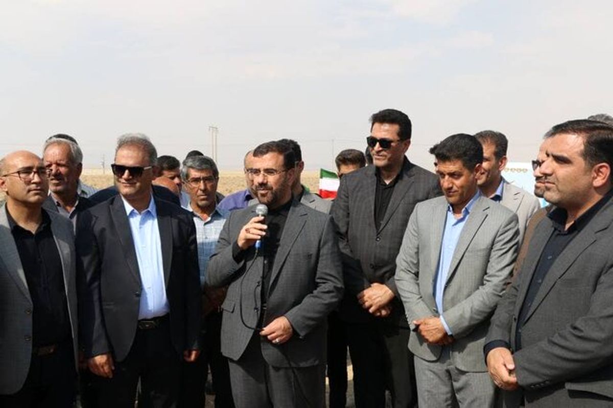 کلنگ زنی تولید هزار مگاوات برق خورشیدی در استان فارس
