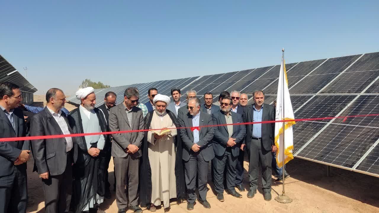 افتتاح نخستین نیروگاه خورشیدی سه مگاواتی شهرستان اردستان