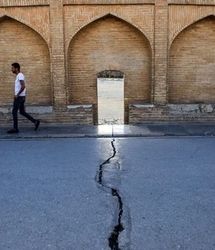 فرونشست اصفهان منجر به تخلیه کامل یک شهرک مسکونی و ۴٠ مدرسه شد