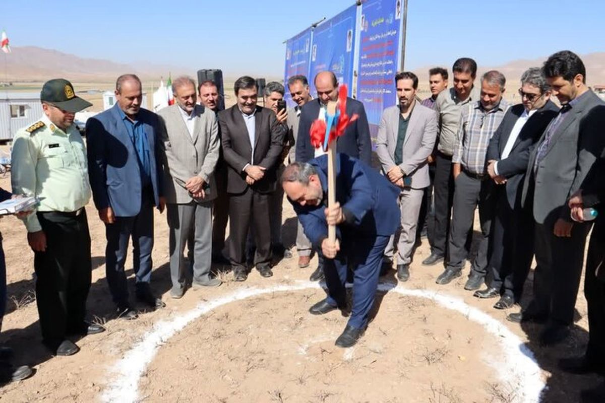 کلنگ زنی نخستین نیروگاه خورشیدی در شهرستان آوج