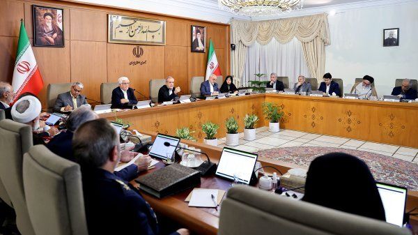 تمام ساختمان‌ها و مراکز دولتی در کوتاه‌ترین زمان به پنل‌های خورشیدی تجهیز می‌شود