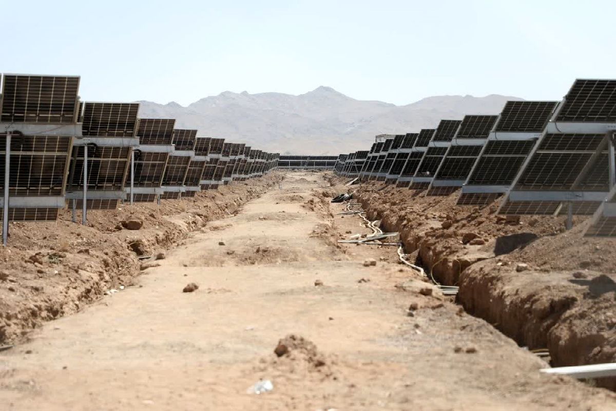 ۲۴ مگاوات از نیروگاه خورشیدی اشتهارد به بهرهبرداری رسید