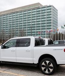 کاهش فروش خودروهای برقی در آمریکا