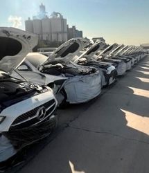 بزرگترین محموله خودروهای سواری مرسدس بنز متعلق به ایران خودرو وارد گمرک شد