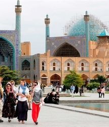 رشد ۱۰ درصدی ورود گردشگران خارجی به ایران در نیمه نخست سال ۲۰۲۵ 