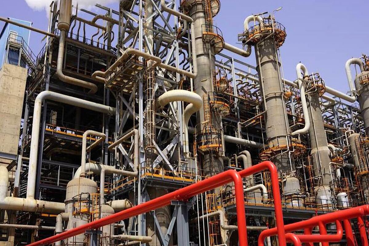 سهام پتروشیمی اروند وارد بورس میشود