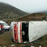 مصدومیت ۶ نفر در واژگونی ون معدن در جاده زره‌شوران تکاب