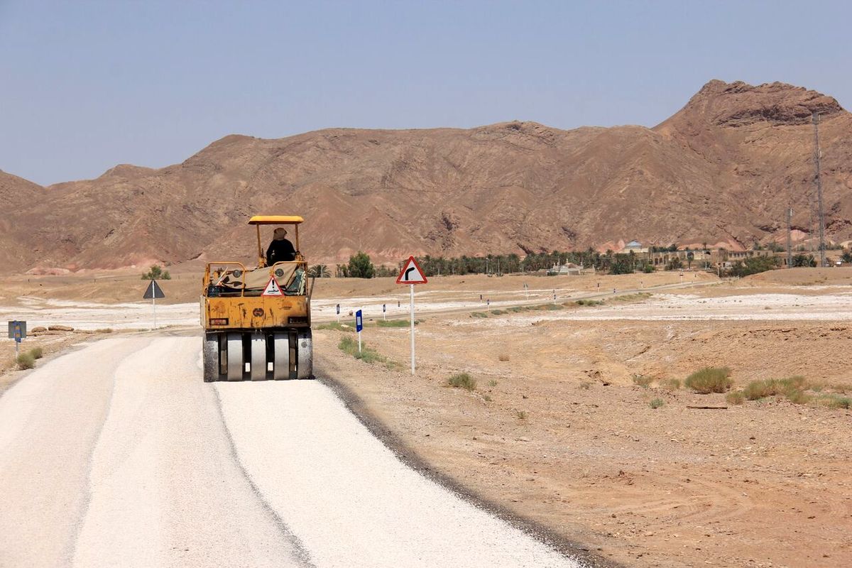 اجرای بیش از ۵۵۰۰ کیلومتر آسفالت در محورهای فرعی و روستایی کشور