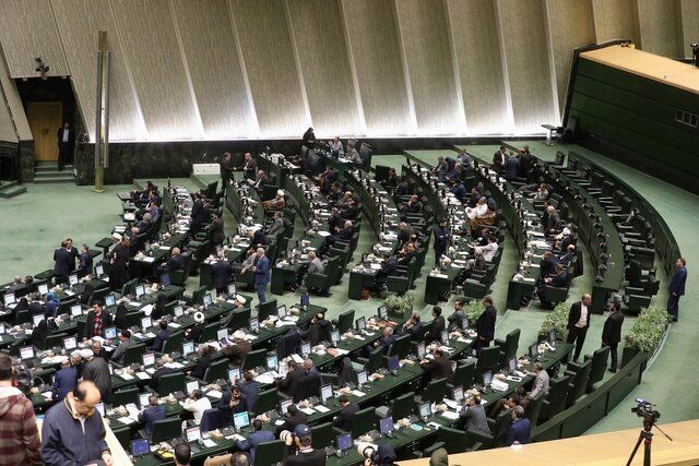 نماینده مجلس: گوشت و مرغ از سفره بسیاری از خانوارهای ایرانی حذف شده است