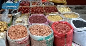 کاهش قیمت لوبیا در بازار / کمبود حبوبات نداریم