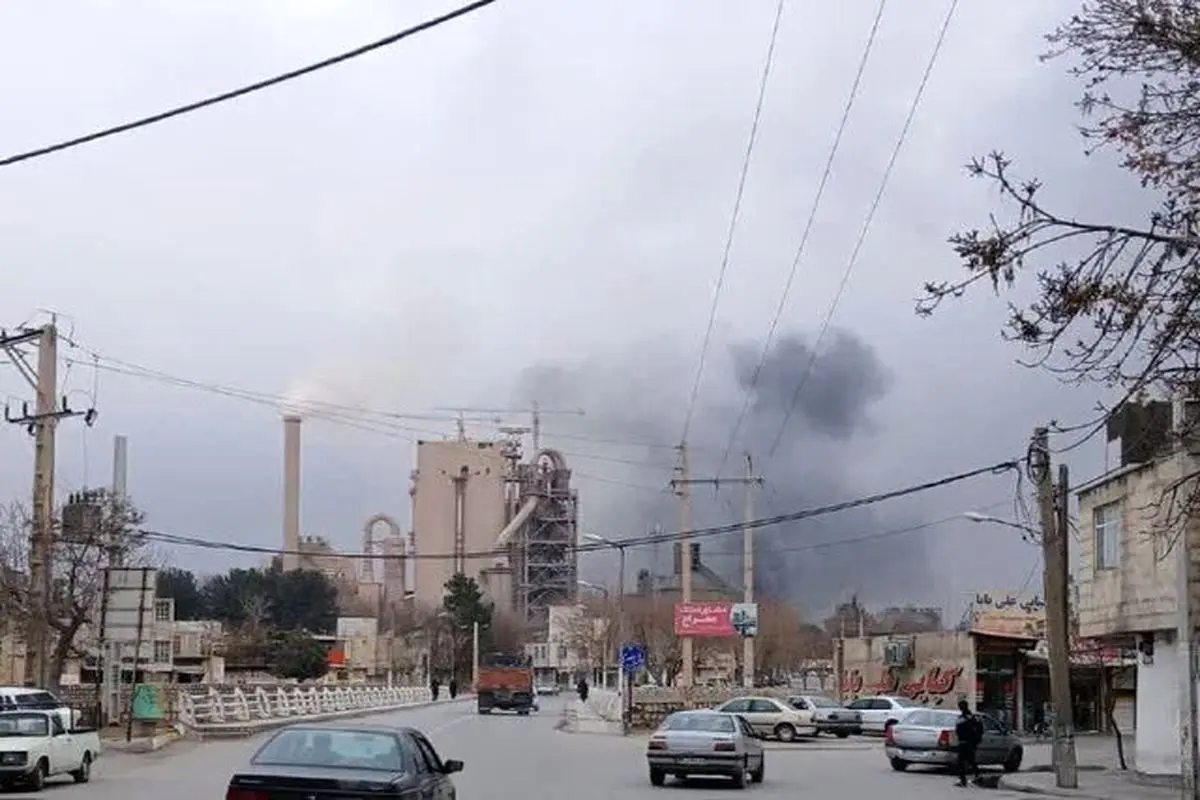 آتش سوزی در یکی از کارخانه‌های سیمان دورود