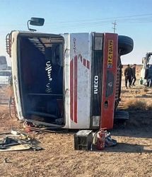 ۱۱ مصدوم در واژگونی مینی‌بوس کارگران معدن در بردسکن