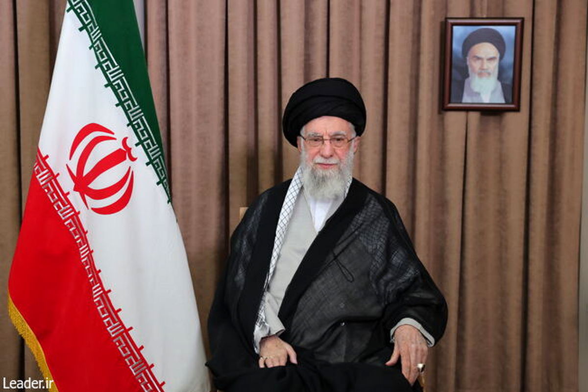 رهبری: نیروهای مسلح به پشتیبانی ملت بزرگ ایران با قدرت عمل خواهد کرد و ضربه‌های سنگینی به این رژیم خواهد زد 