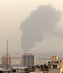 آتش‌سوزی در یک انبار بزرگ مواد نفتی و روغنی در تهران