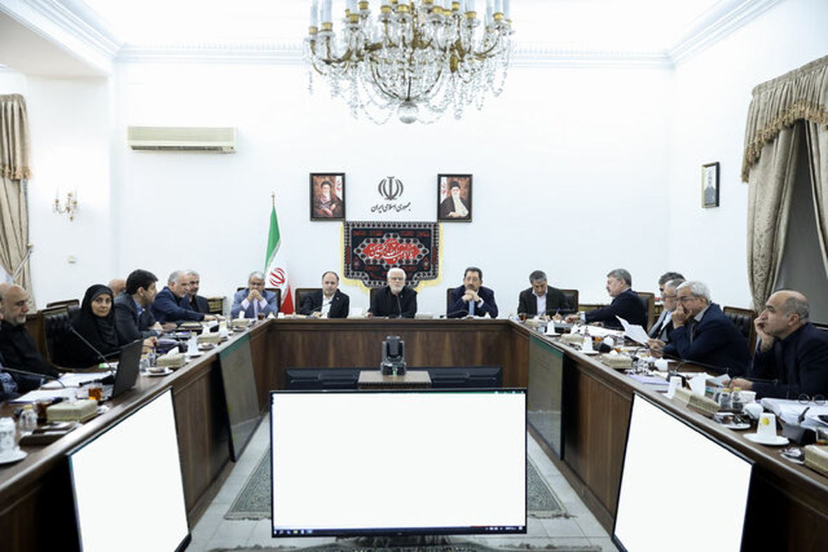 عارف: اجازه نمیدهیم دشمنان از جبهه اقتصادی به کشور آسیب برسانند