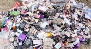 شناسایی و پلمب انبار و چاپخانه تولید لوازم آرایشی تقلبی با برندهای معتبر 