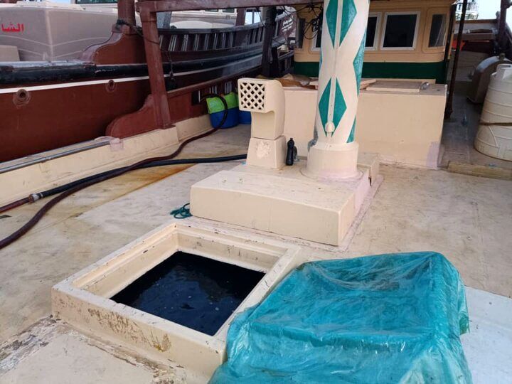 توقیف یک فروند شناور حامل ۲۴۰ هزار لیتر سوخت قاچاق توسط نیروی دریایی سپاه در آب‌های خلیج فارس 