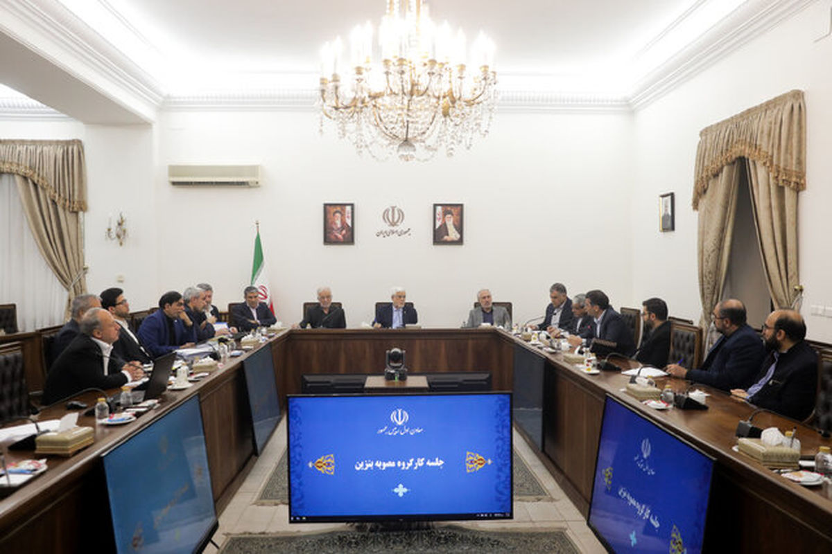 عارف:  عواید حاصله از مصوبه بنزین در قالب کالابرگ به صورت منظم ارائه می‌شود